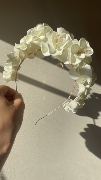 kwiatowa ozdoba do włosów, tiara ślubna z boho kwiatami, kwiatowy diadem (1).jpeg
