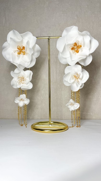 Large oversized bridal earrings with big flowers (4).jpeg
