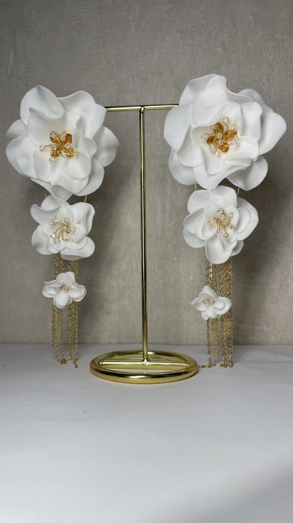 Large oversized bridal earrings with big flowers (7).jpeg