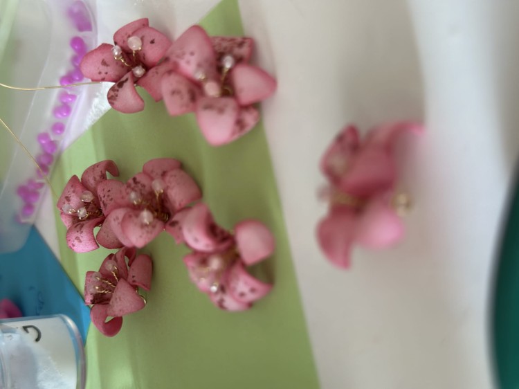 Pink lilly earrings, bridal blush floral jewelry  (6).jpeg